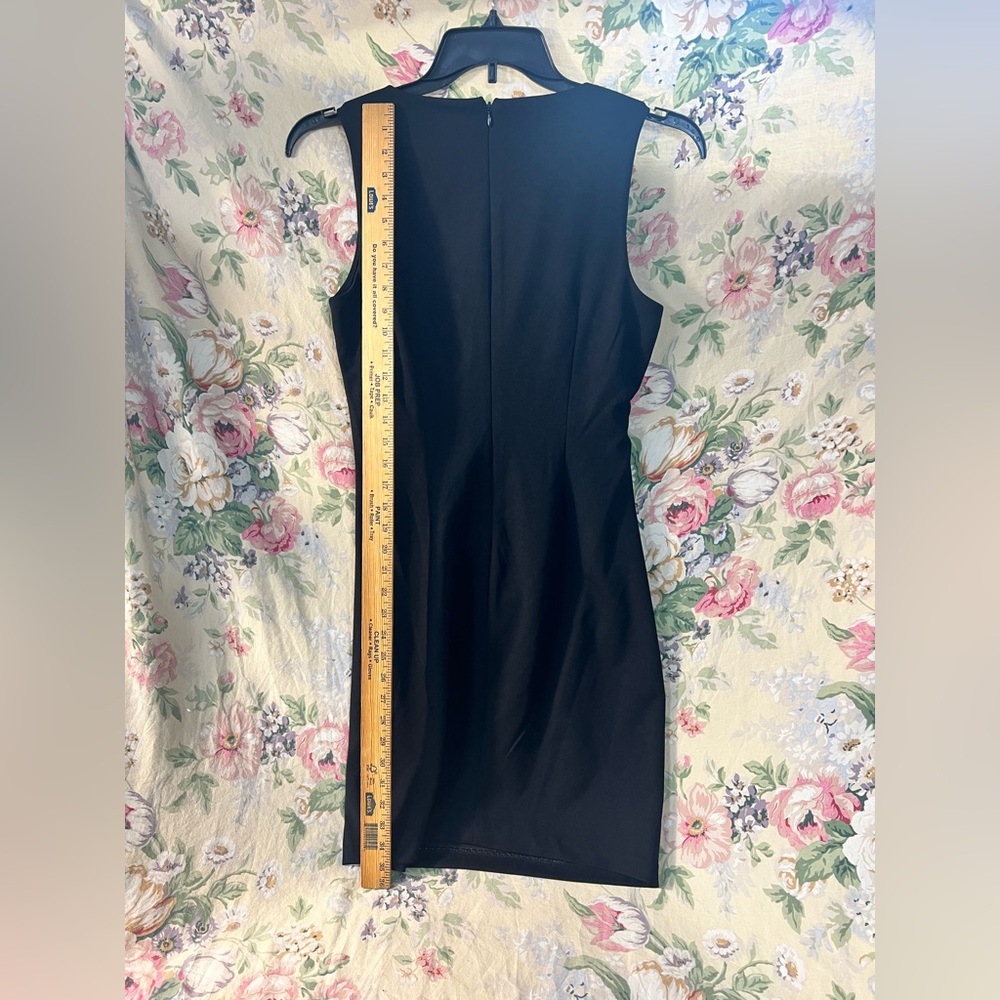 Elegant Black Sleeveless Mini Dress - Picture 11 of 12